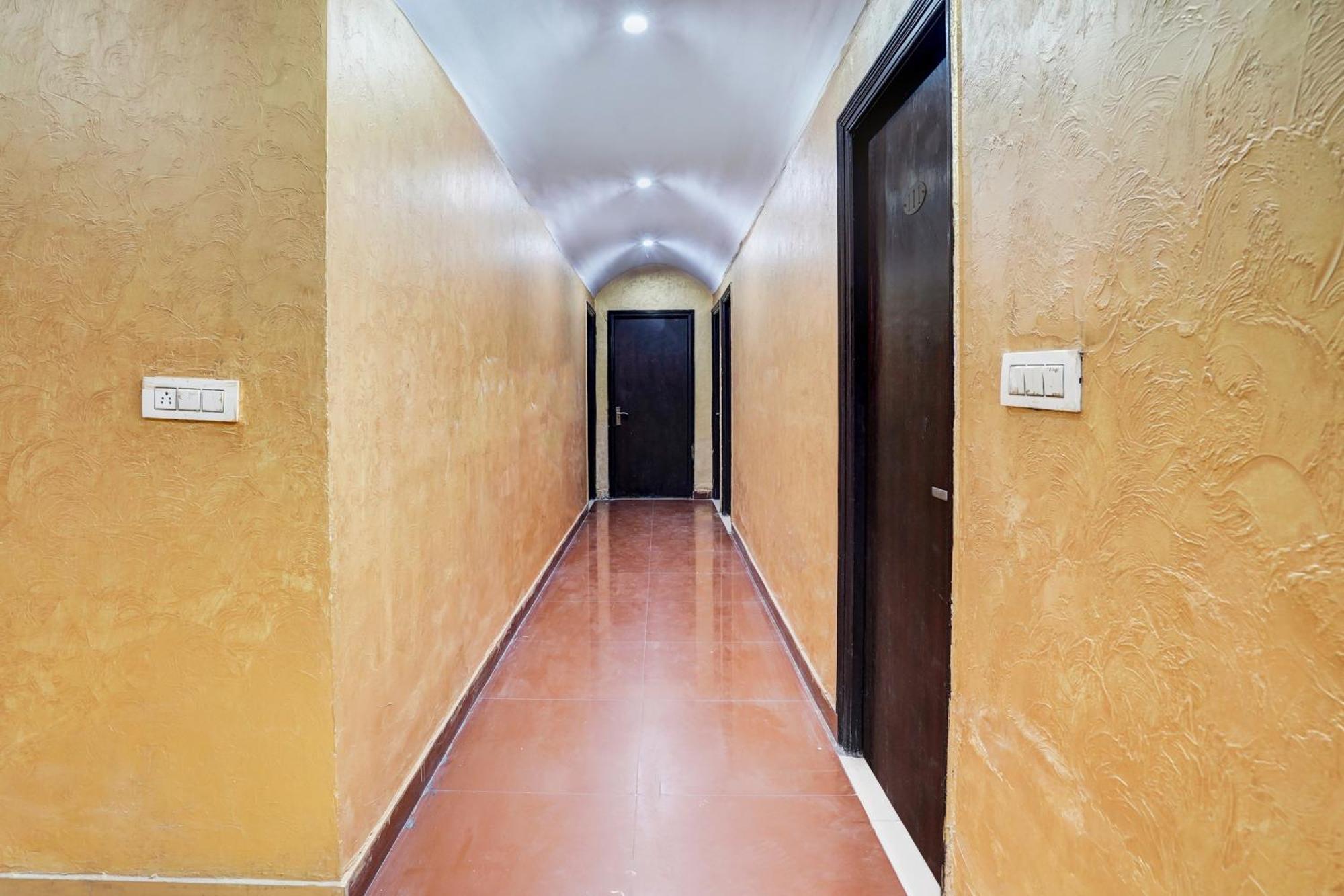 Super Hotel O Bg Hotel Faridábád Kültér fotó